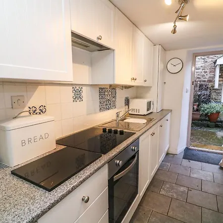 Courtyard كيركبي لونسديل