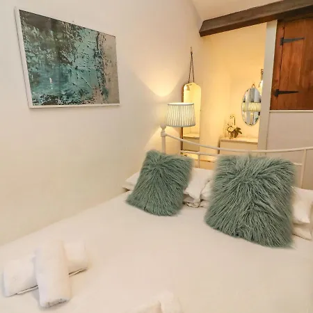 Tatil Evi Courtyard *